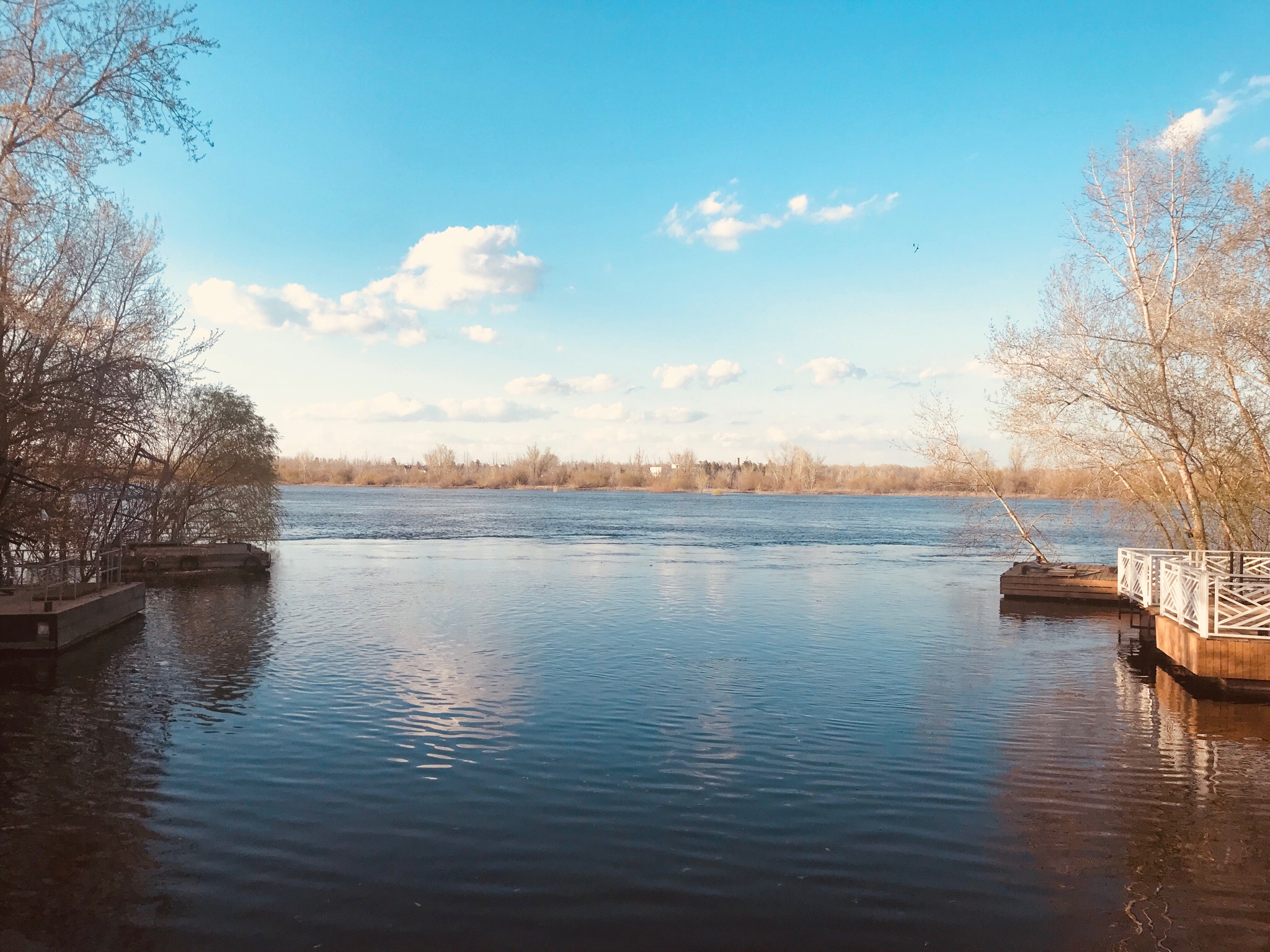 На Волжской ГЭС начался весенний сброс воды На Волжской ГЭС начался весенний сброс воды