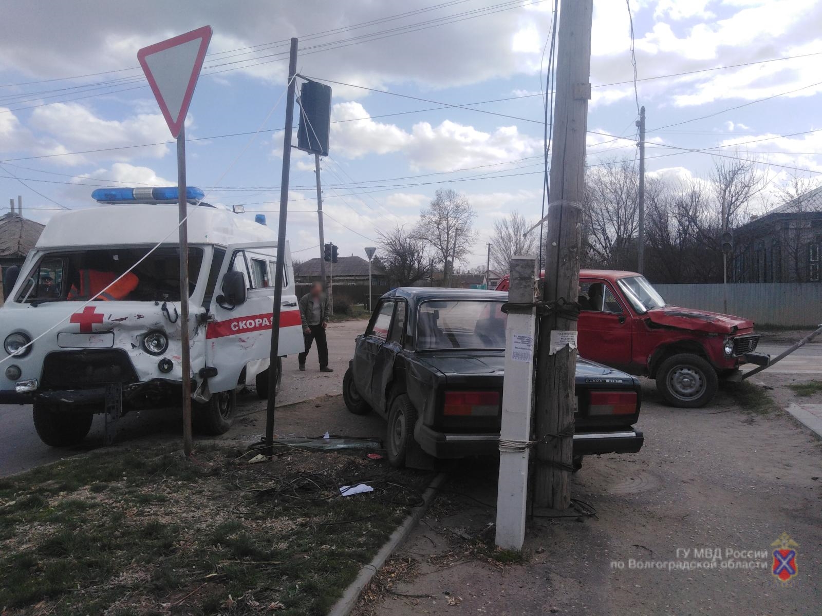 Житель Волгоградской области не уступил дорогу "скорой": трое в больнице Житель Волгоградской области не уступил дорогу "скорой": трое в больнице