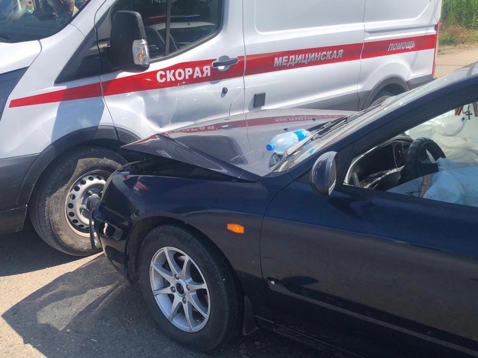 Карета скорой помощи попала в ДТП на юге Волгограда Карета скорой помощи попала в ДТП на юге Волгограда