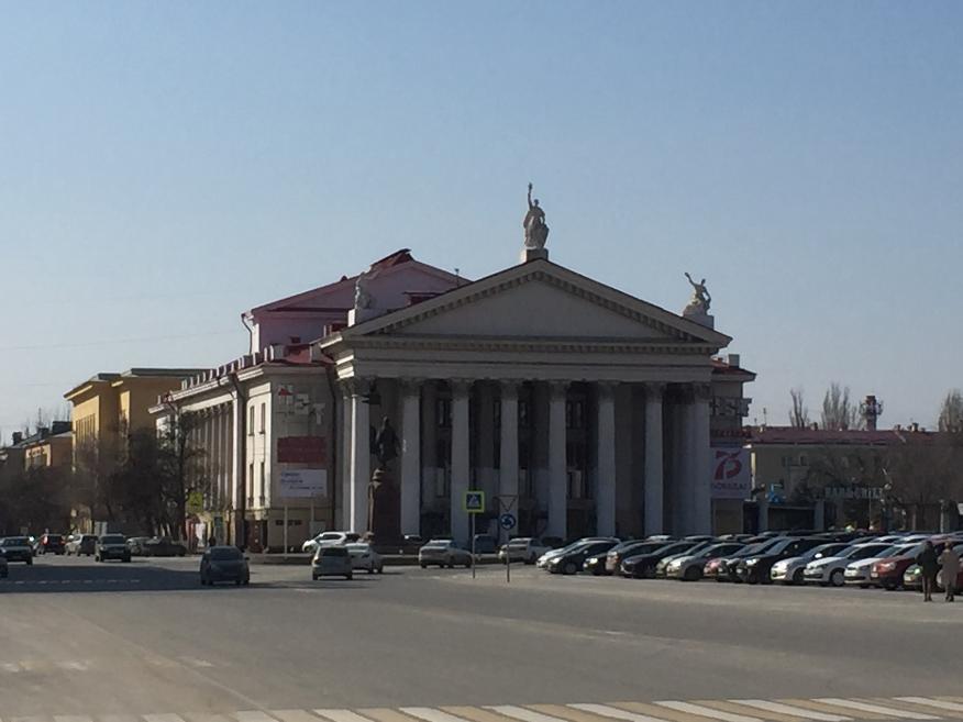 В центре Волгограда начали монтировать трибуны в преддверии Парада Победы В центре Волгограда начали монтировать трибуны в преддверии Парада Победы
