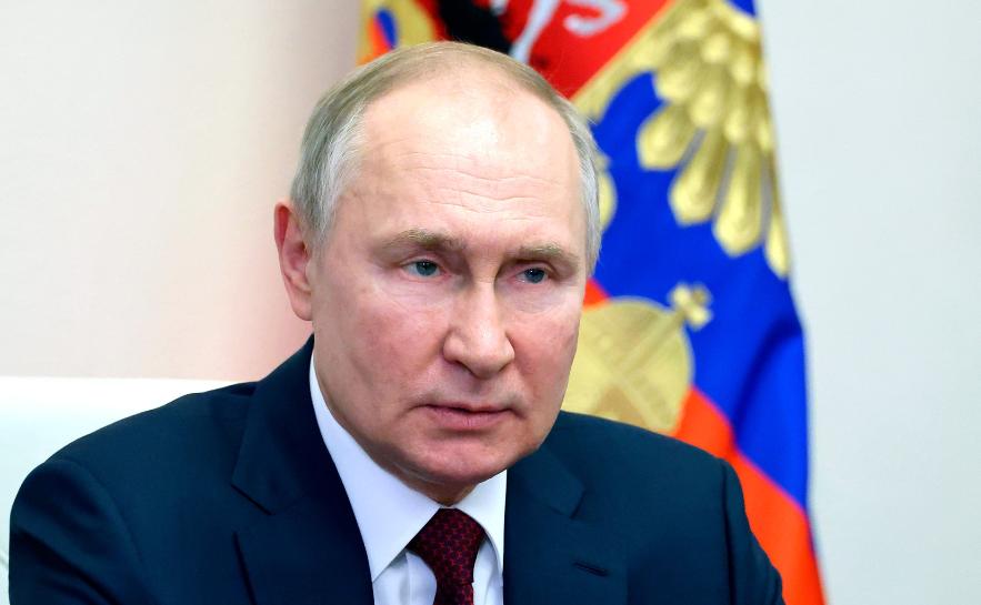 К приезду Путина в Волгограде красят асфальт К приезду Путина в Волгограде красят асфальт