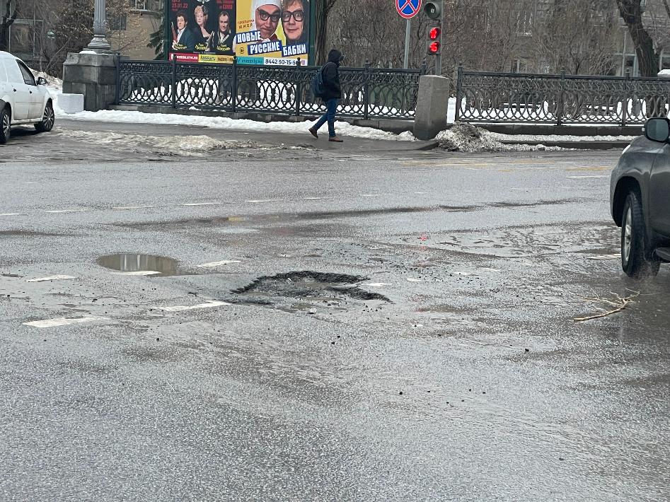 В Волгограде отремонтируют очень мало дорог В Волгограде отремонтируют очень мало дорог