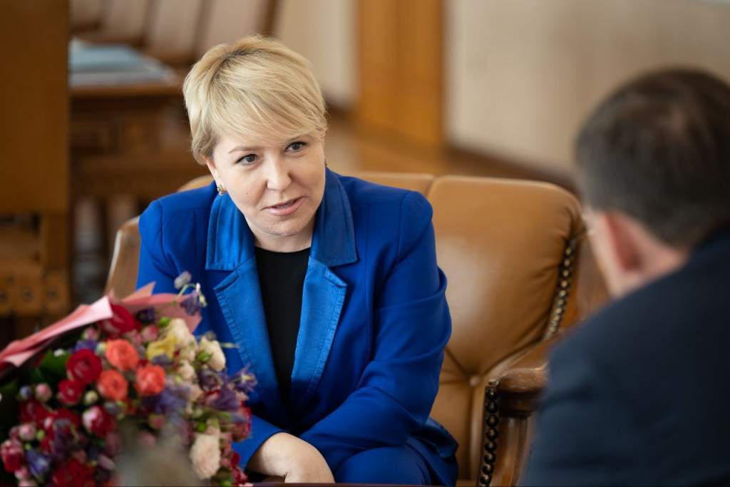Экс- мэр Волгограда Ирина Гусева активно участвует в становлении местного самоуправления в России Экс- мэр Волгограда Ирина Гусева активно участвует в становлении местного самоуправления в России