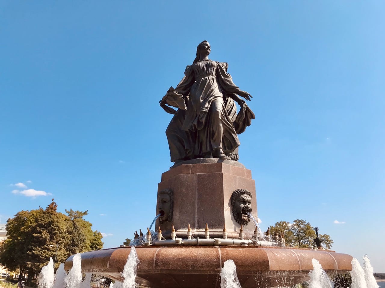В Волгограде начинают работать фонтаны В Волгограде начинают работать фонтаны