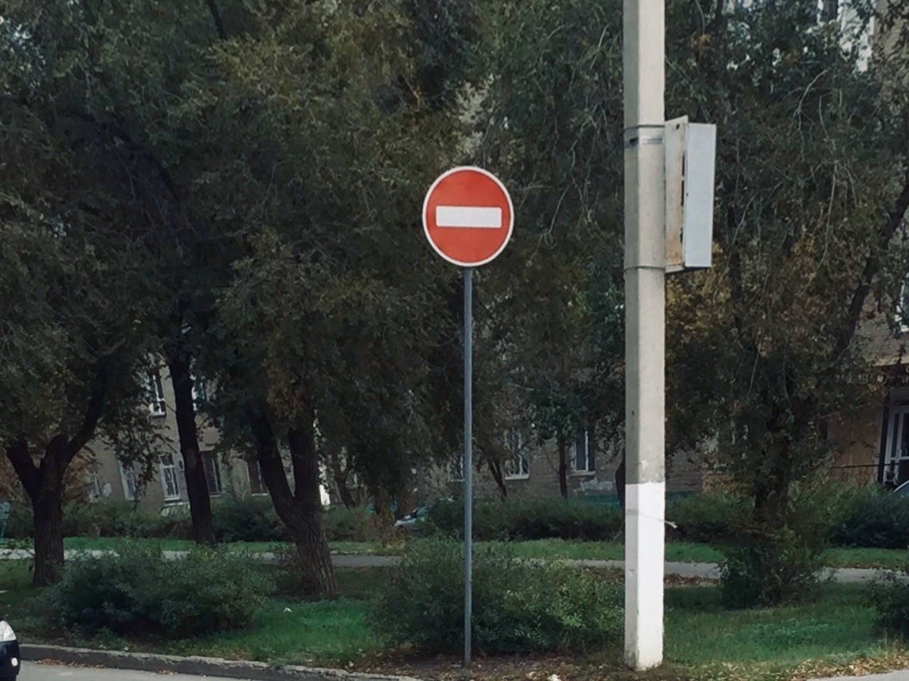 Один — в знак, другой — в дерево: двое волгоградцев попали в ДТП из-за потери управления Один — в знак, другой — в дерево: двое волгоградцев попали в ДТП из-за потери управления