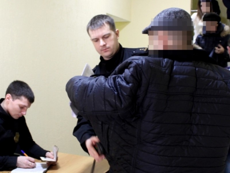 «Машину жалко, а ребенка нет»: приставы взяли в заложники самое дорогое волгоградцу «Машину жалко, а ребенка нет»: приставы взяли в заложники самое дорогое волгоградцу