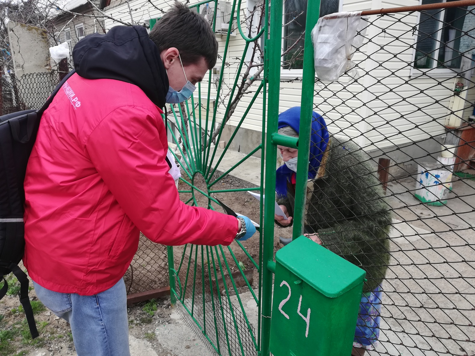 Волонтеры ОНФ организовали доставку продуктов пенсионерам на дом в Волгограде и по области Волонтеры ОНФ организовали доставку продуктов пенсионерам на дом в Волгограде и по области