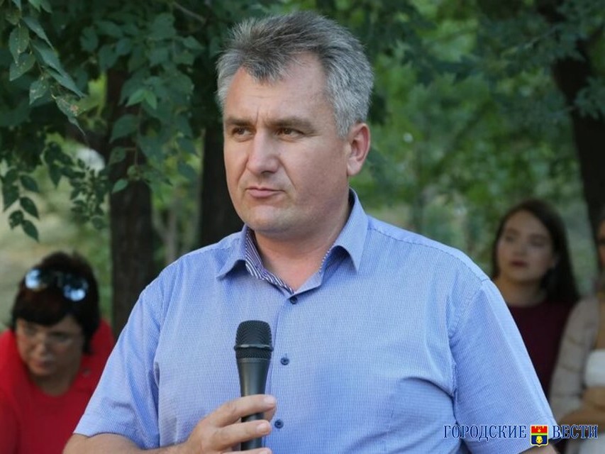 «Памятник ему — закрытый сортир»: глава Центрального района Волгограда отправлен в отставку «Памятник ему — закрытый сортир»: глава Центрального района Волгограда отправлен в отставку