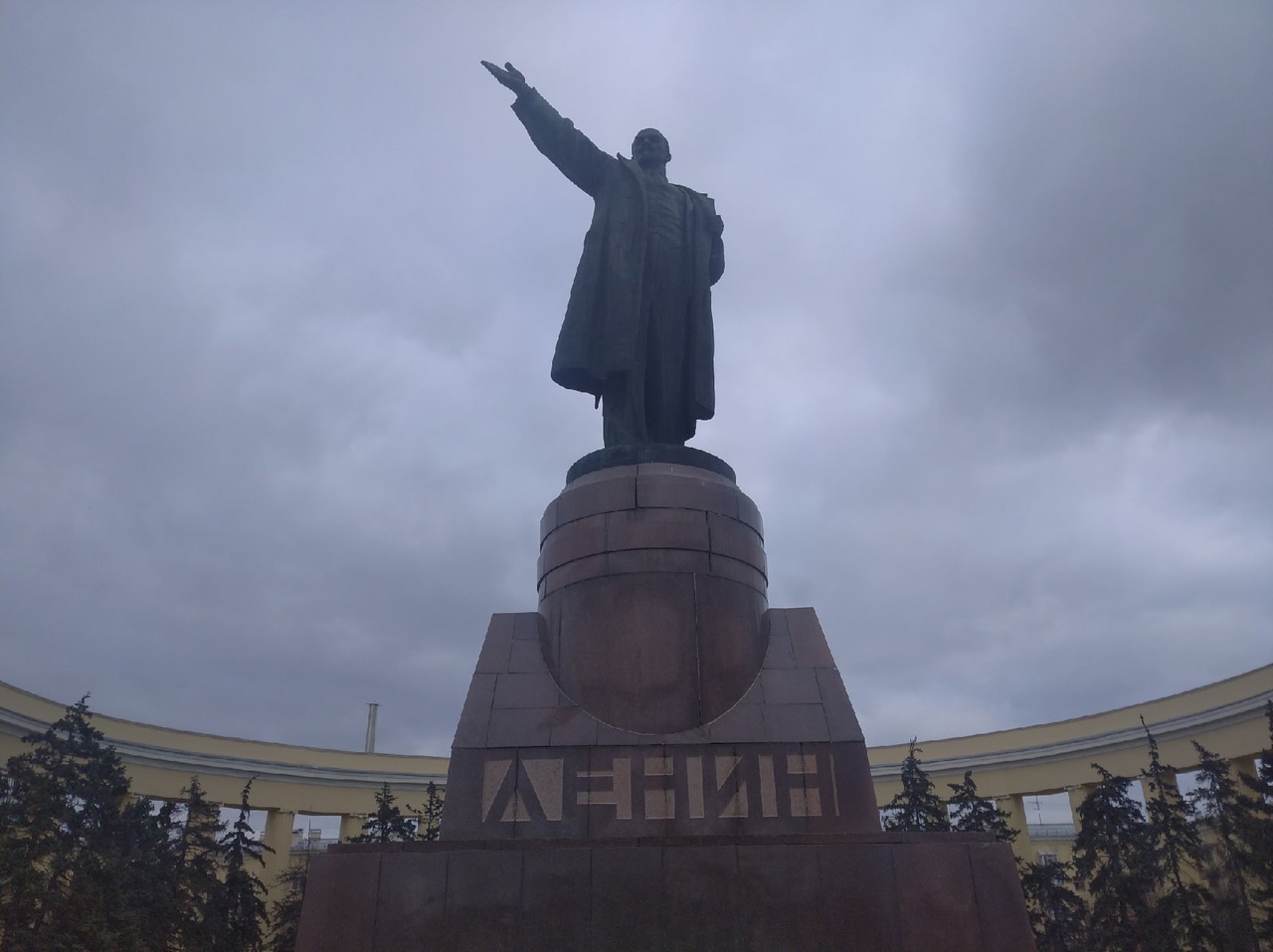 В Волгограде коммунисты массово вышли из партии В Волгограде коммунисты массово вышли из партии